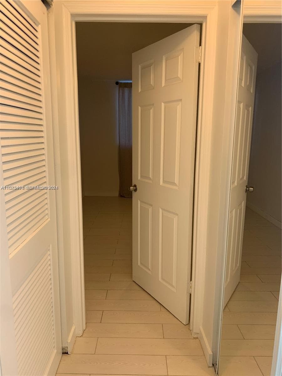 A11523401 — Miami Beach — 12