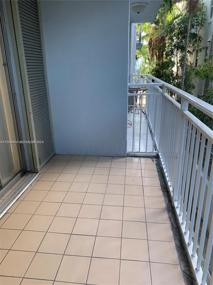 A11523401 — Miami Beach — 3