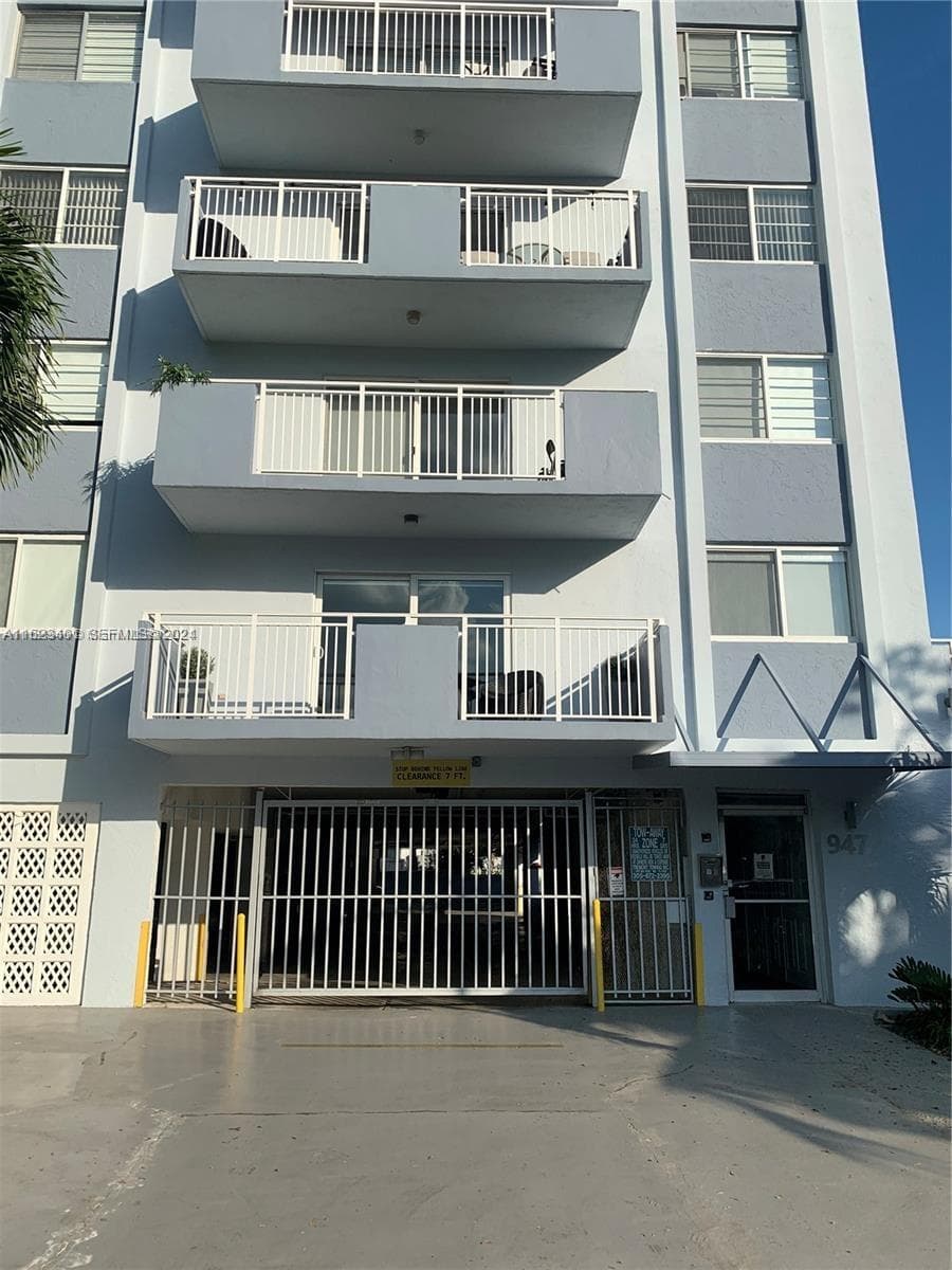 A11523401 — Miami Beach