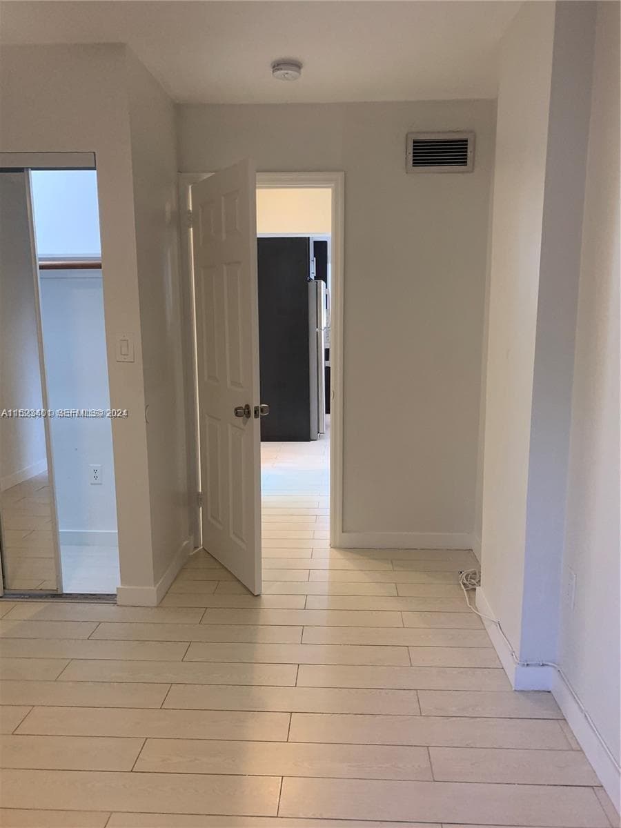 A11523401 — Miami Beach — 5