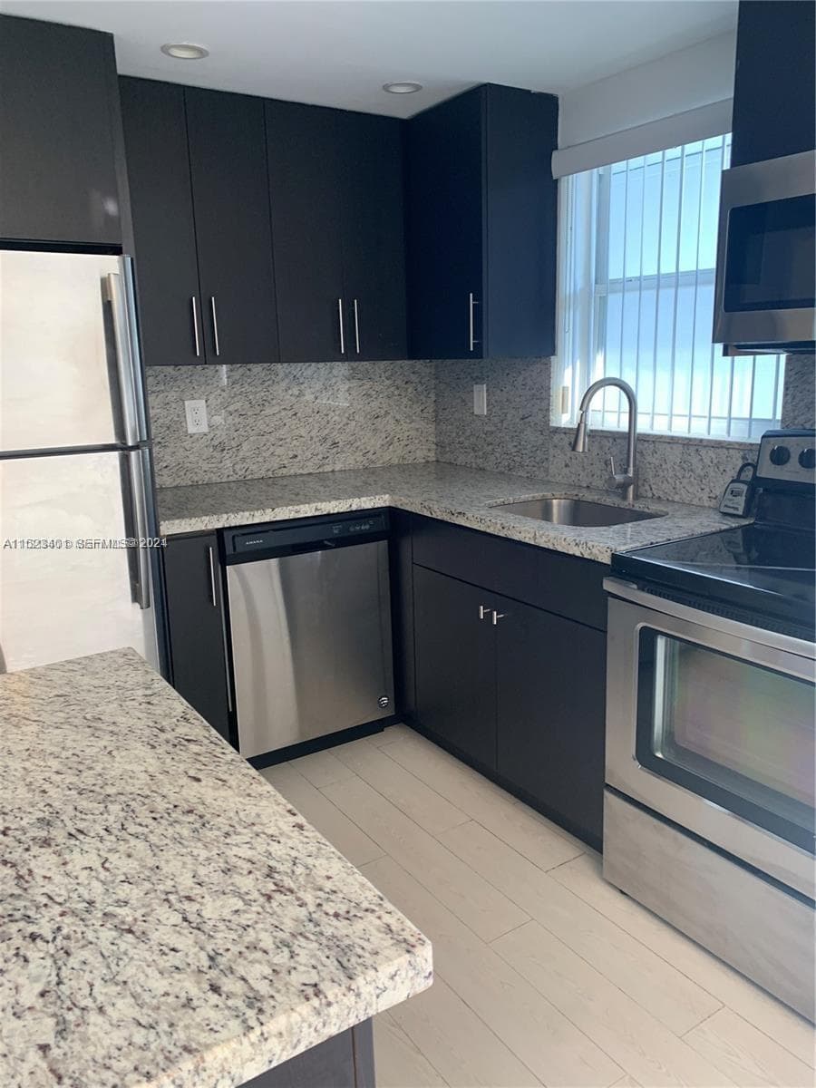 A11523401 — Miami Beach — 14