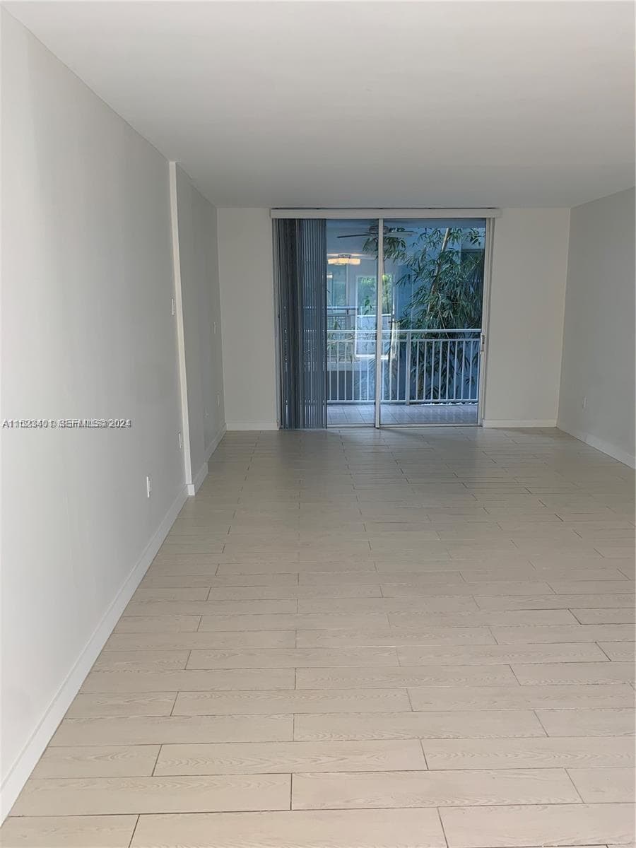 A11523401 — Miami Beach — 19