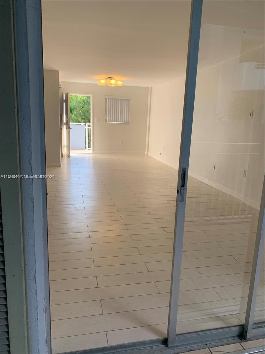 A11523401 — Miami Beach — 4