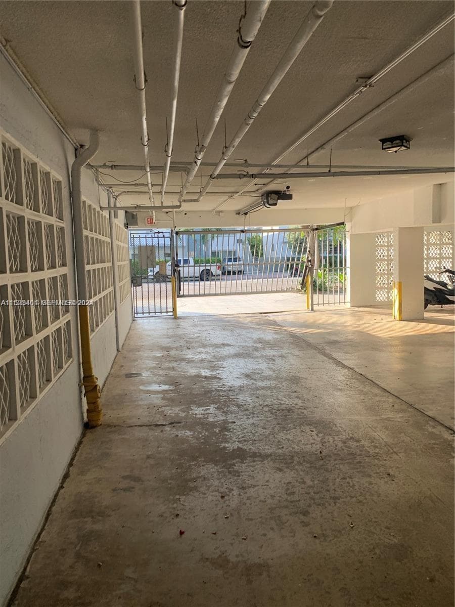 A11523401 — Miami Beach — 21
