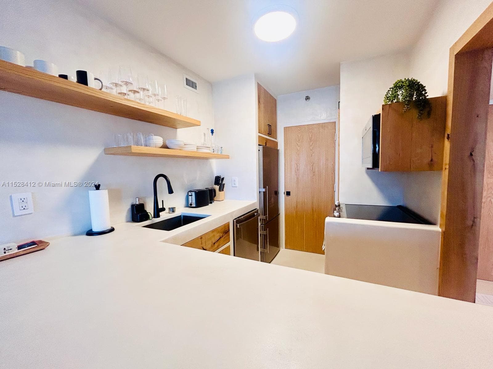 A11528412 — Miami Beach — 6