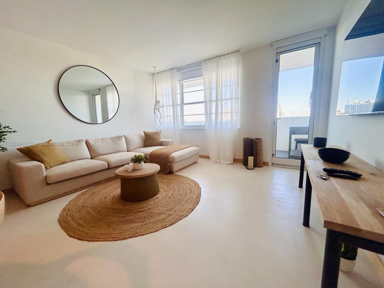 A11528412 — Miami Beach — 3