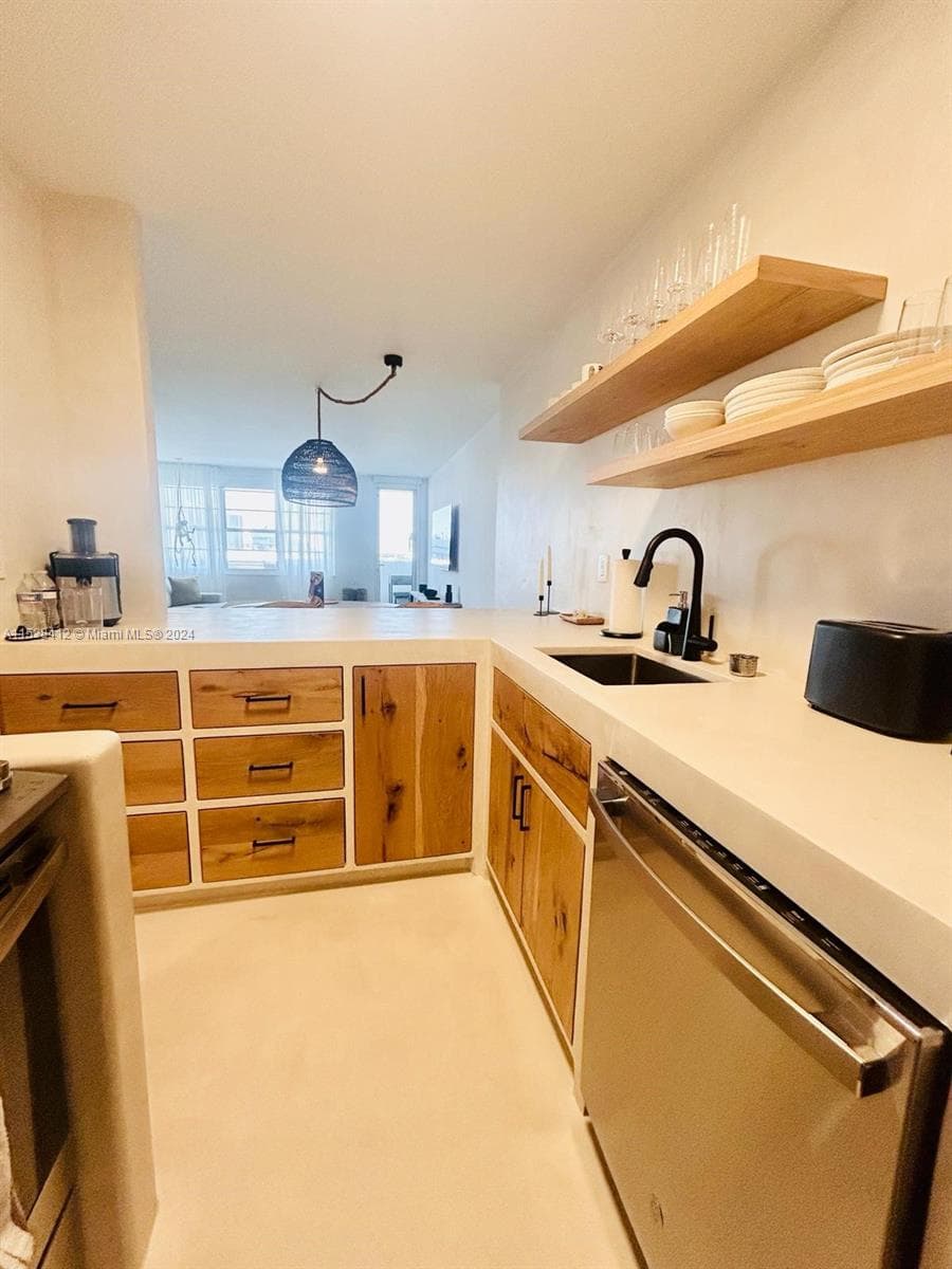 A11528412 — Miami Beach — 5