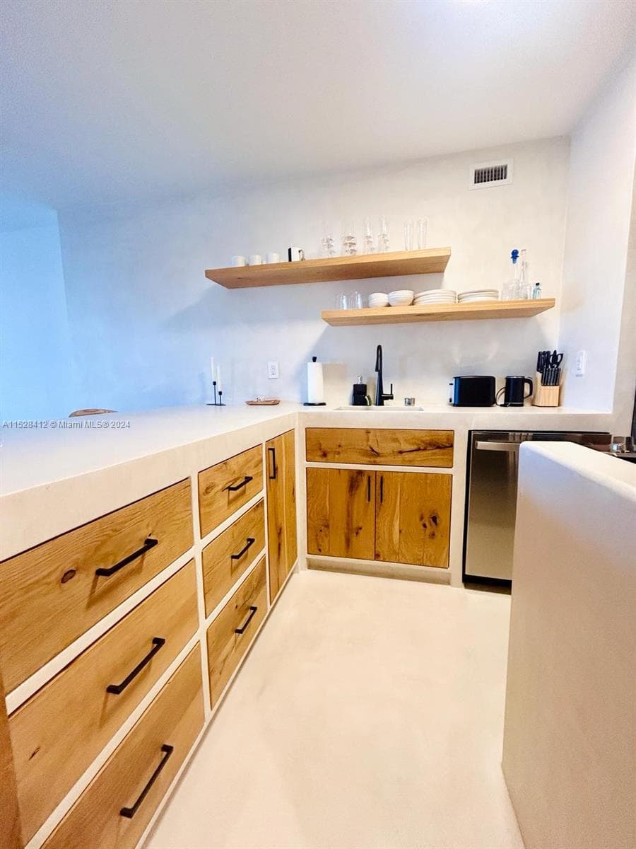 A11528412 — Miami Beach — 4