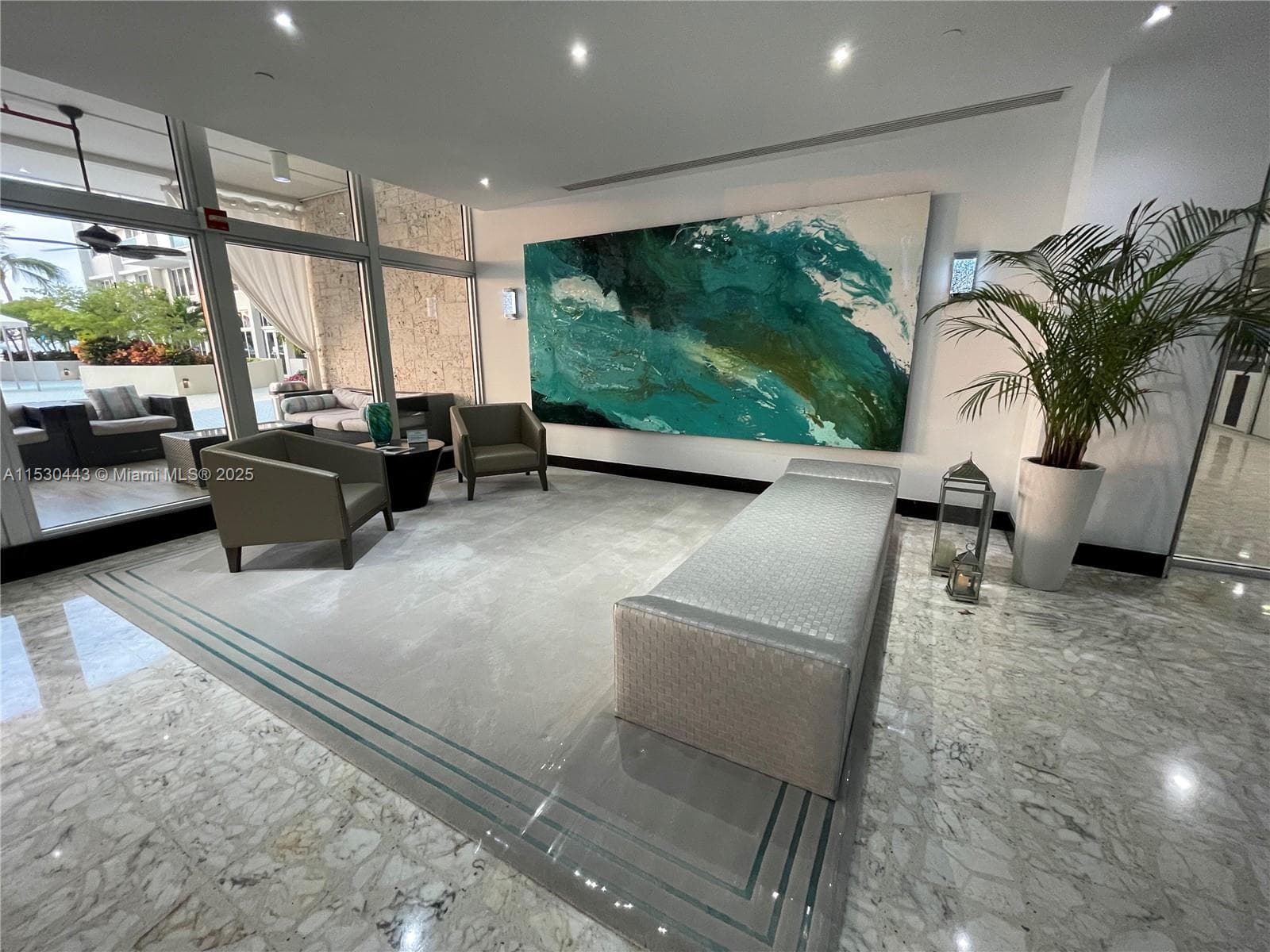 A11530443 — Miami Beach — 27