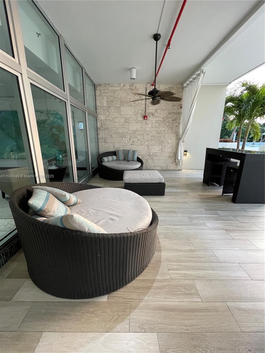 A11530443 — Miami Beach — 26
