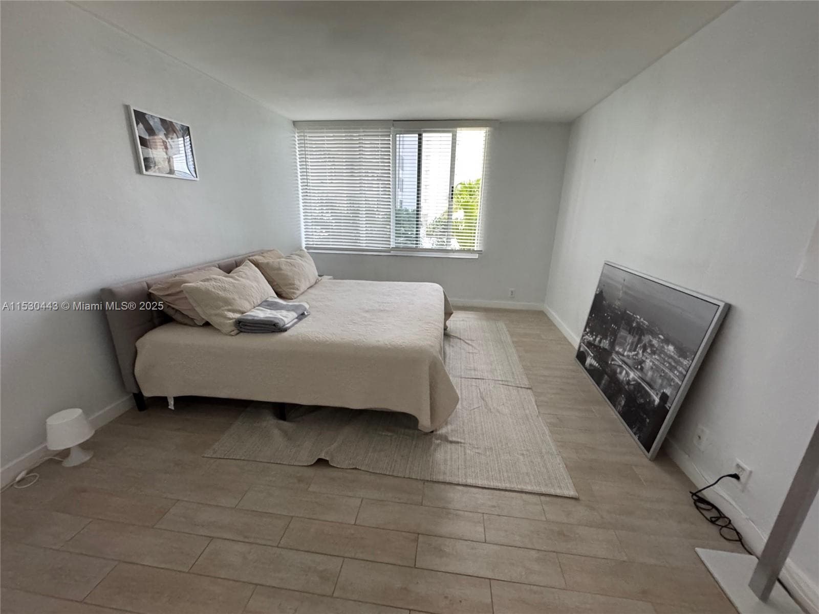 A11530443 — Miami Beach — 22