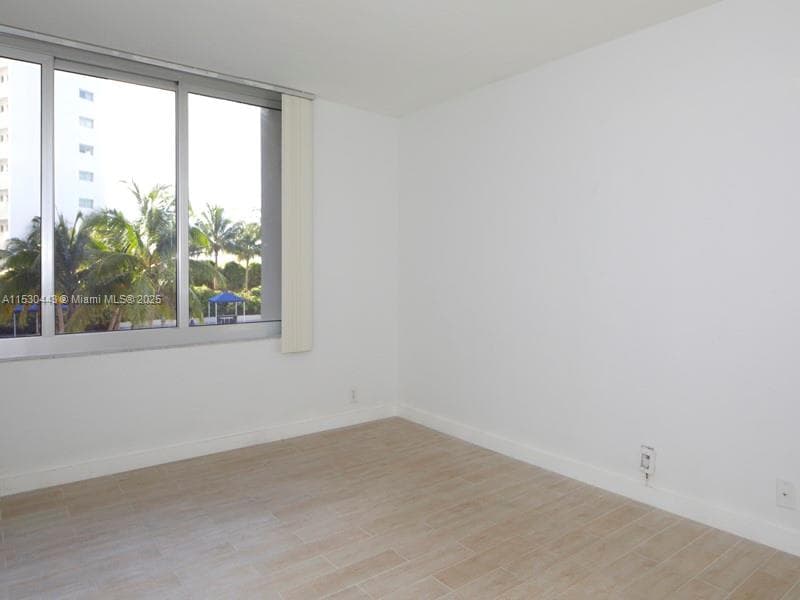A11530443 — Miami Beach — 44
