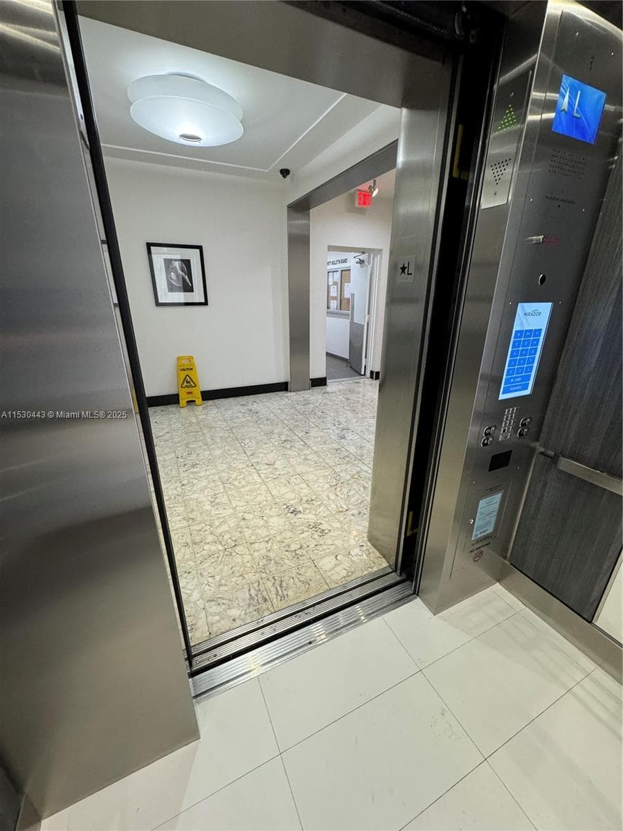 A11530443 — Miami Beach — 29