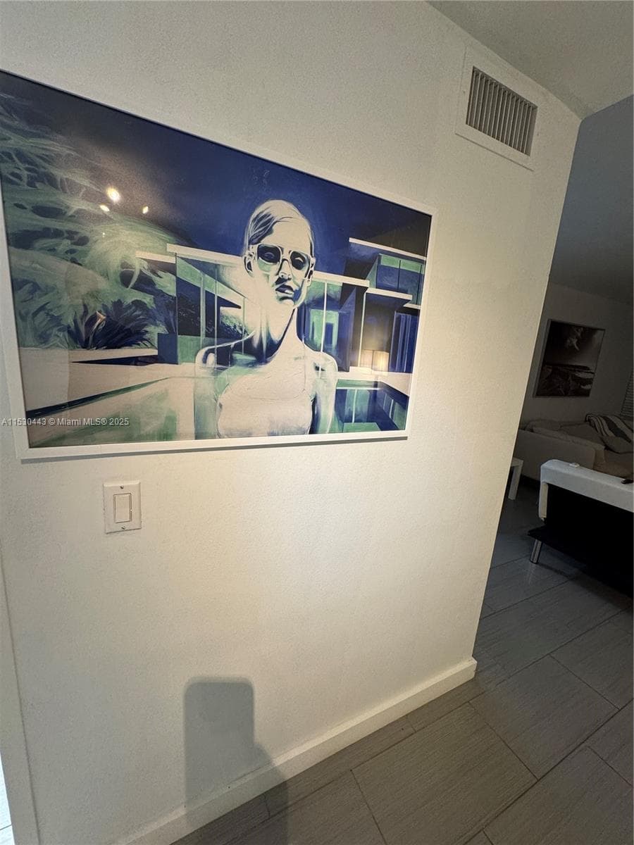 A11530443 — Miami Beach — 21