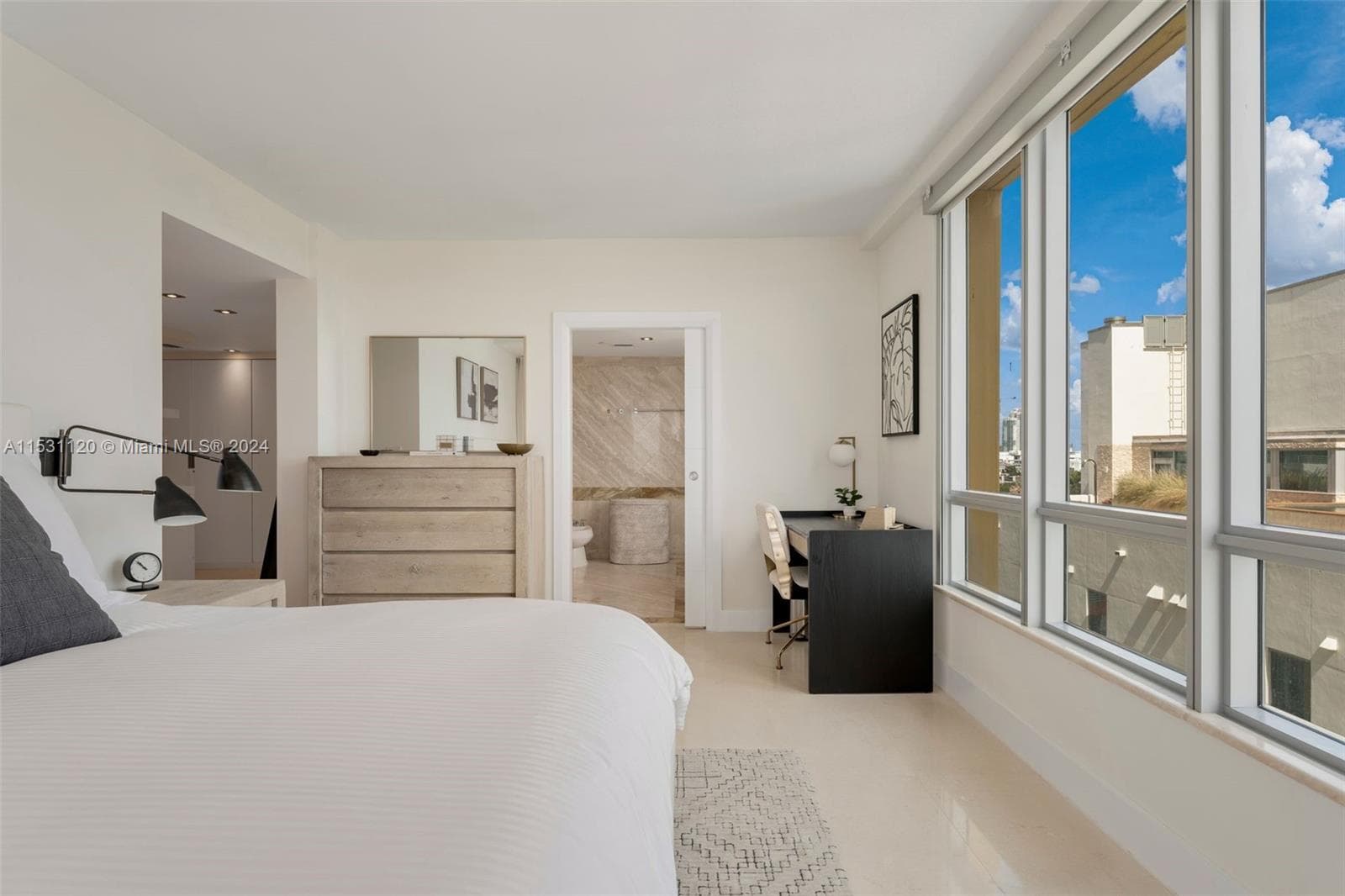A11531120 — Miami Beach — 15