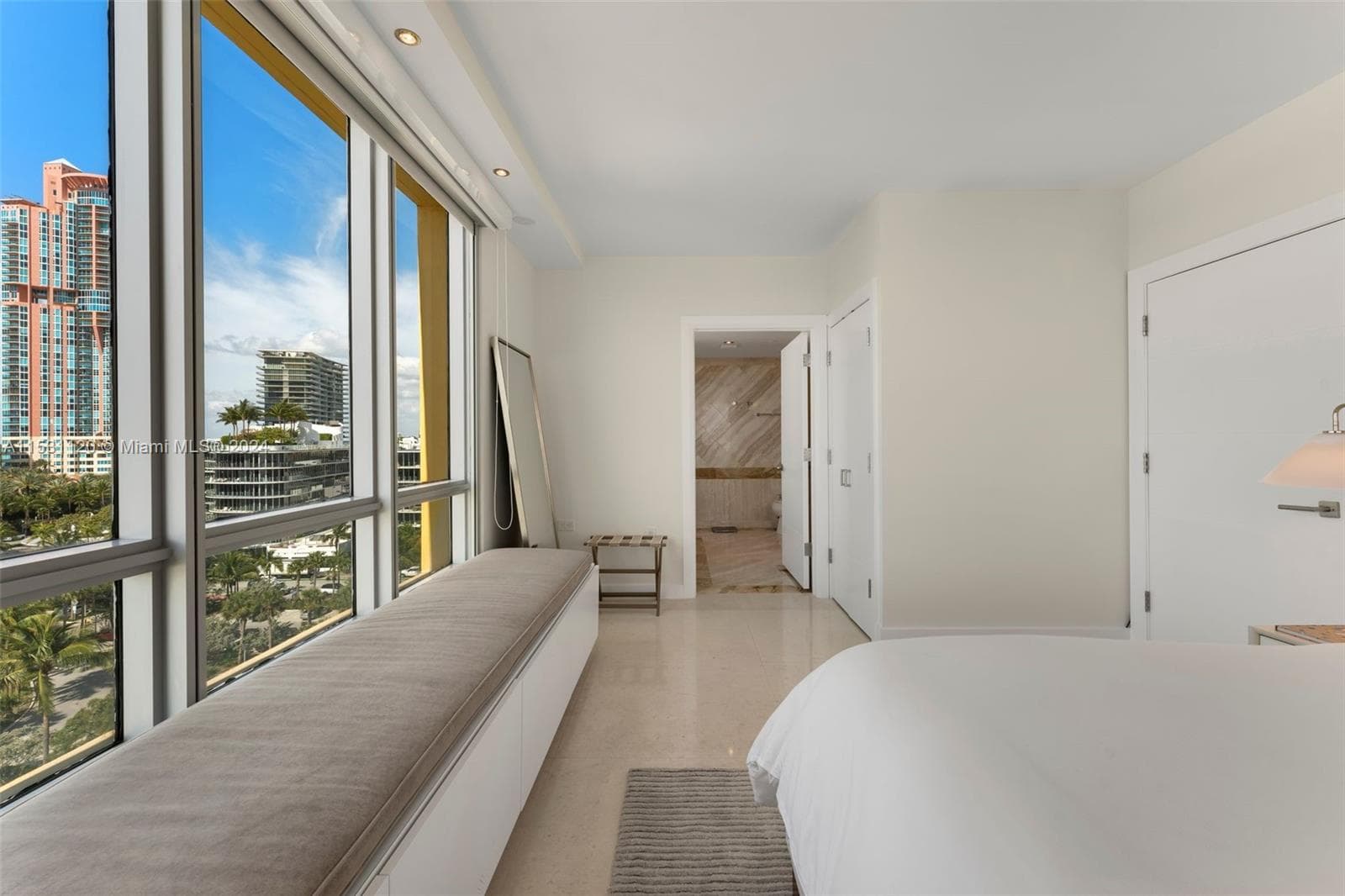 A11531120 — Miami Beach — 19