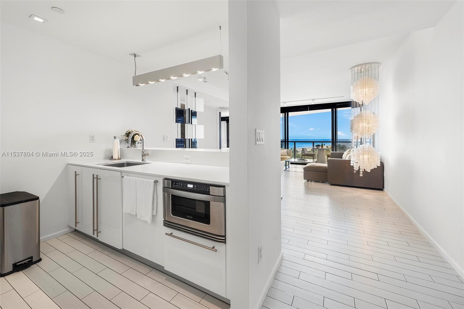 A11537804 — Miami Beach — 13