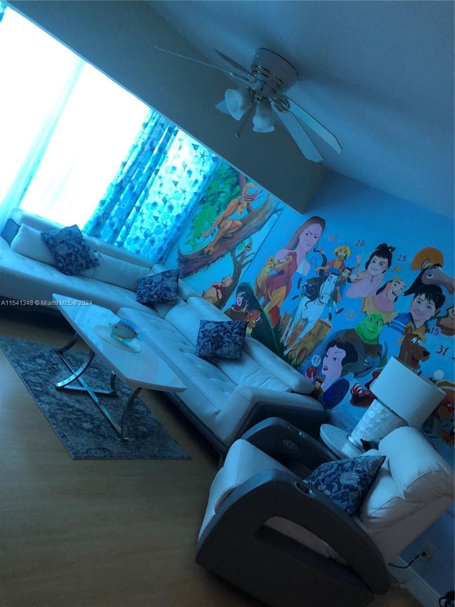 A11541348 — Miami Beach
