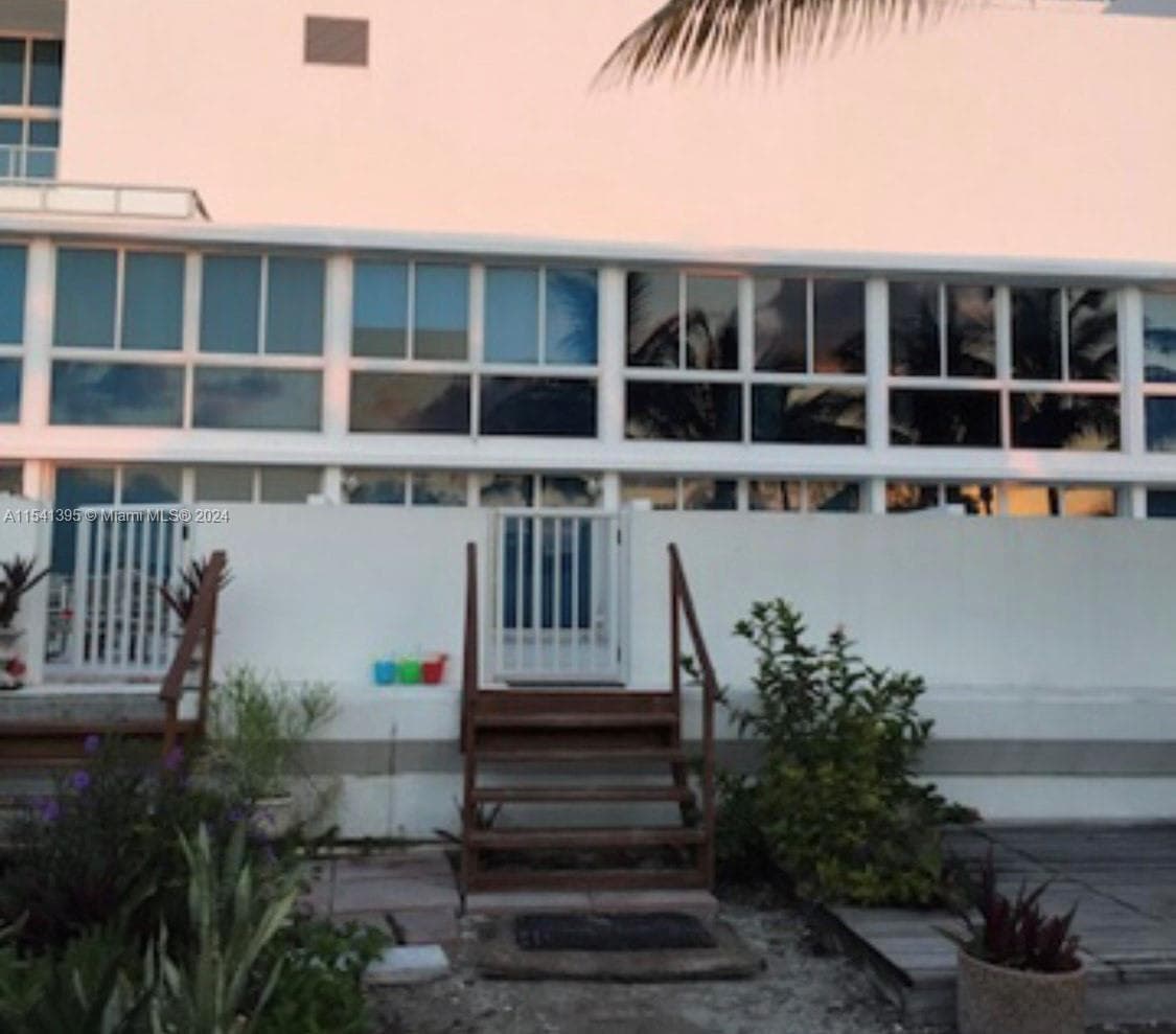 A11541395 — Miami Beach — 10