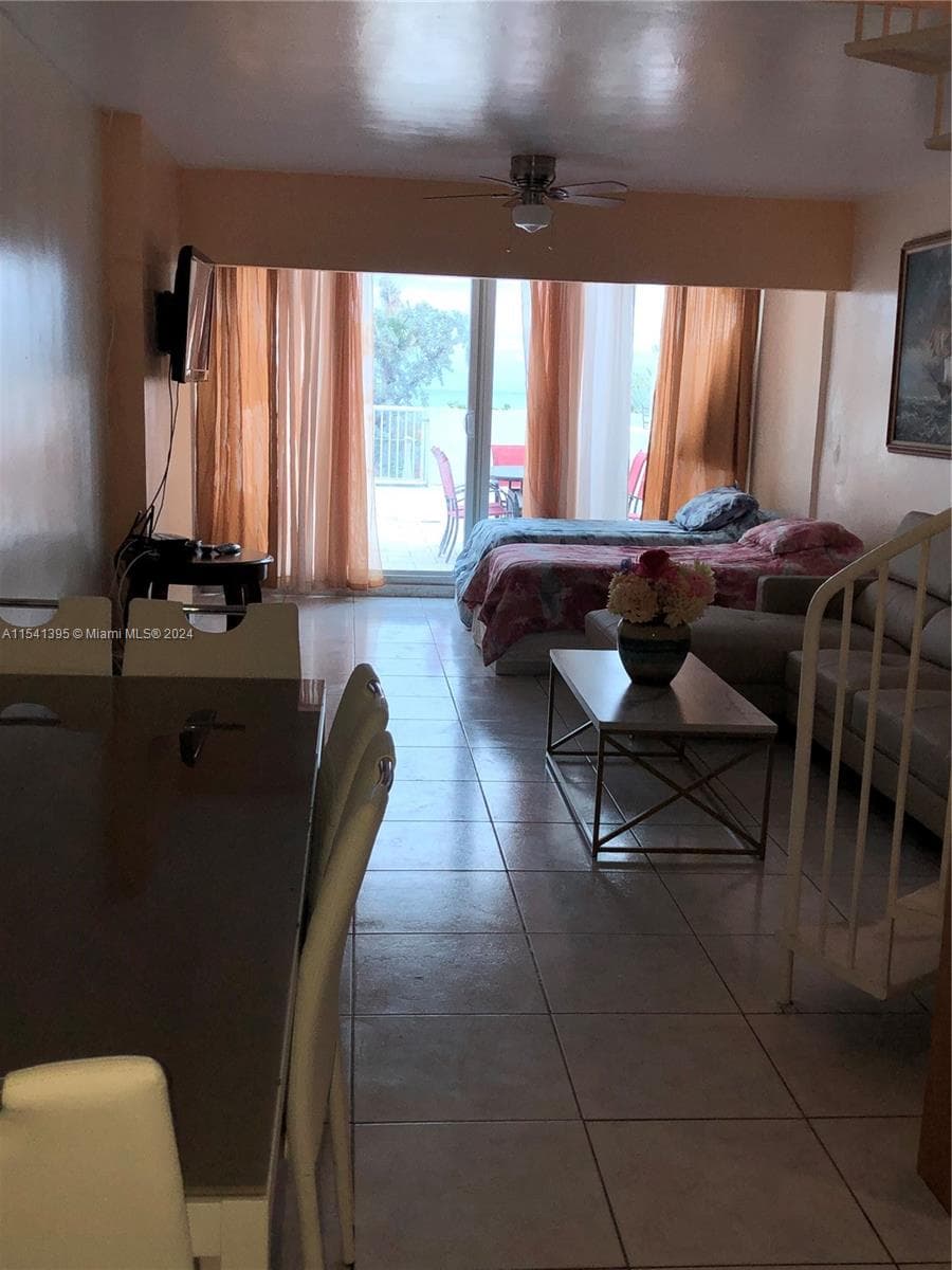 A11541395 — Miami Beach — 11
