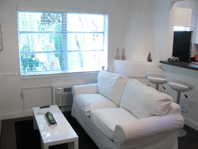 A11543513 — Miami Beach — 13