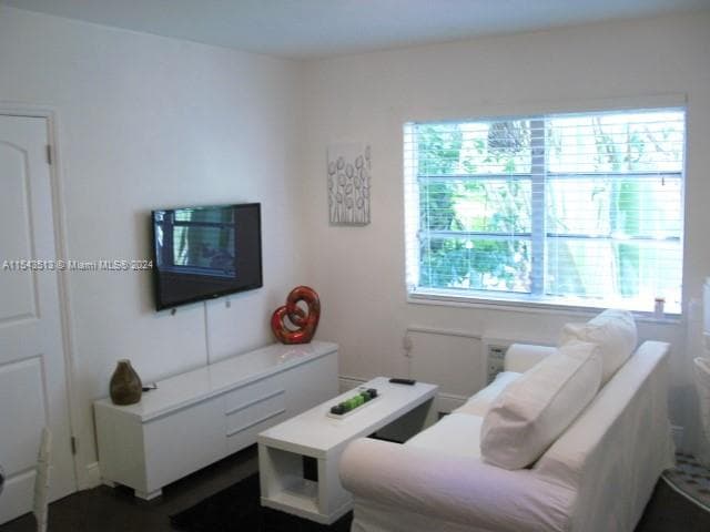 A11543513 — Miami Beach — 3