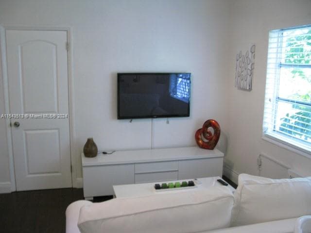 A11543513 — Miami Beach — 4