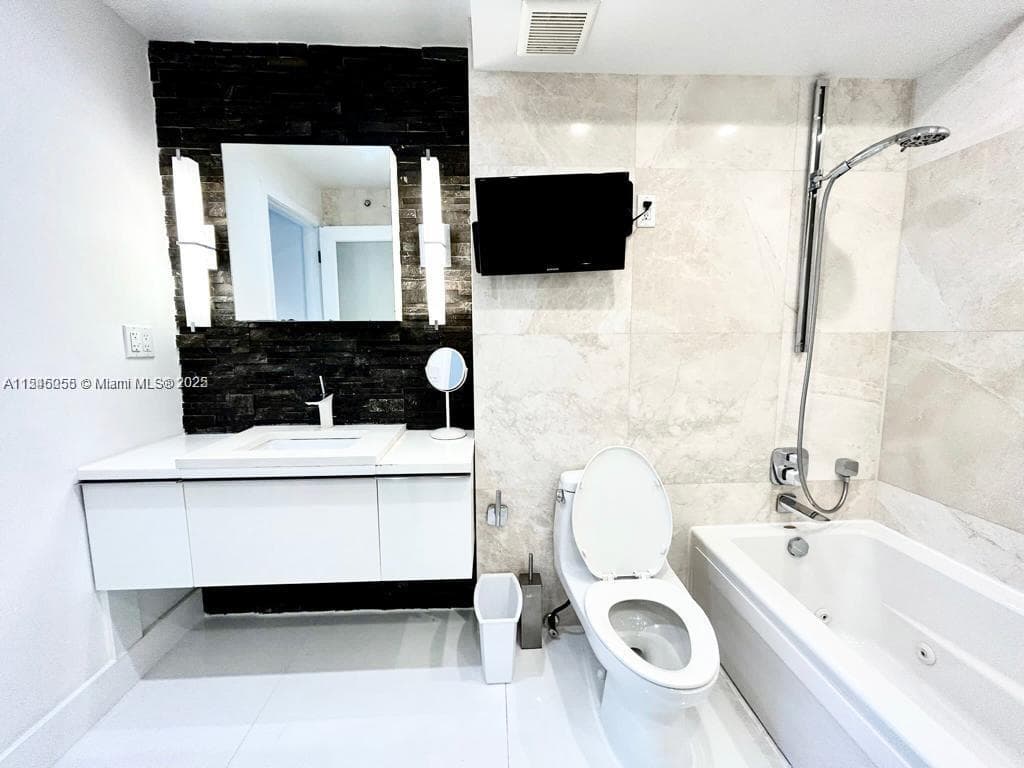 A11545055 — Miami Beach — 13