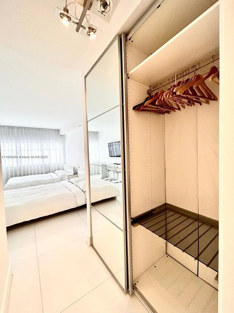A11545055 — Miami Beach — 12