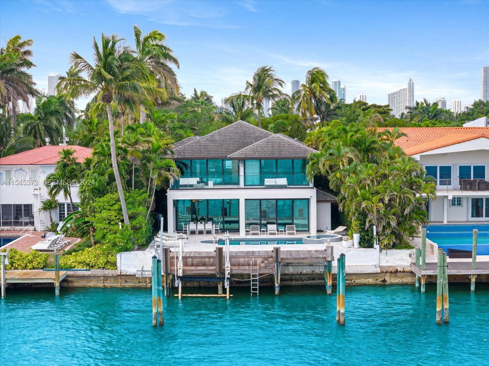 A11545573 — Miami Beach — 43
