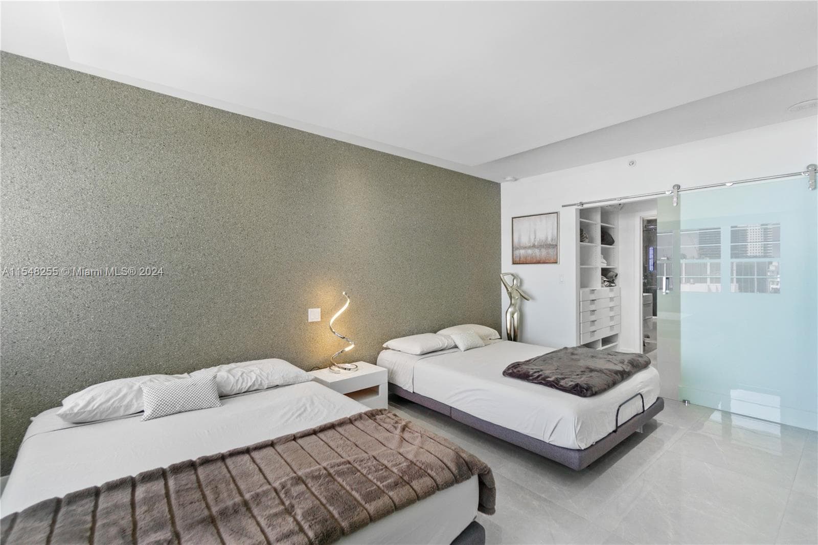 A11548255 — Miami Beach — 13