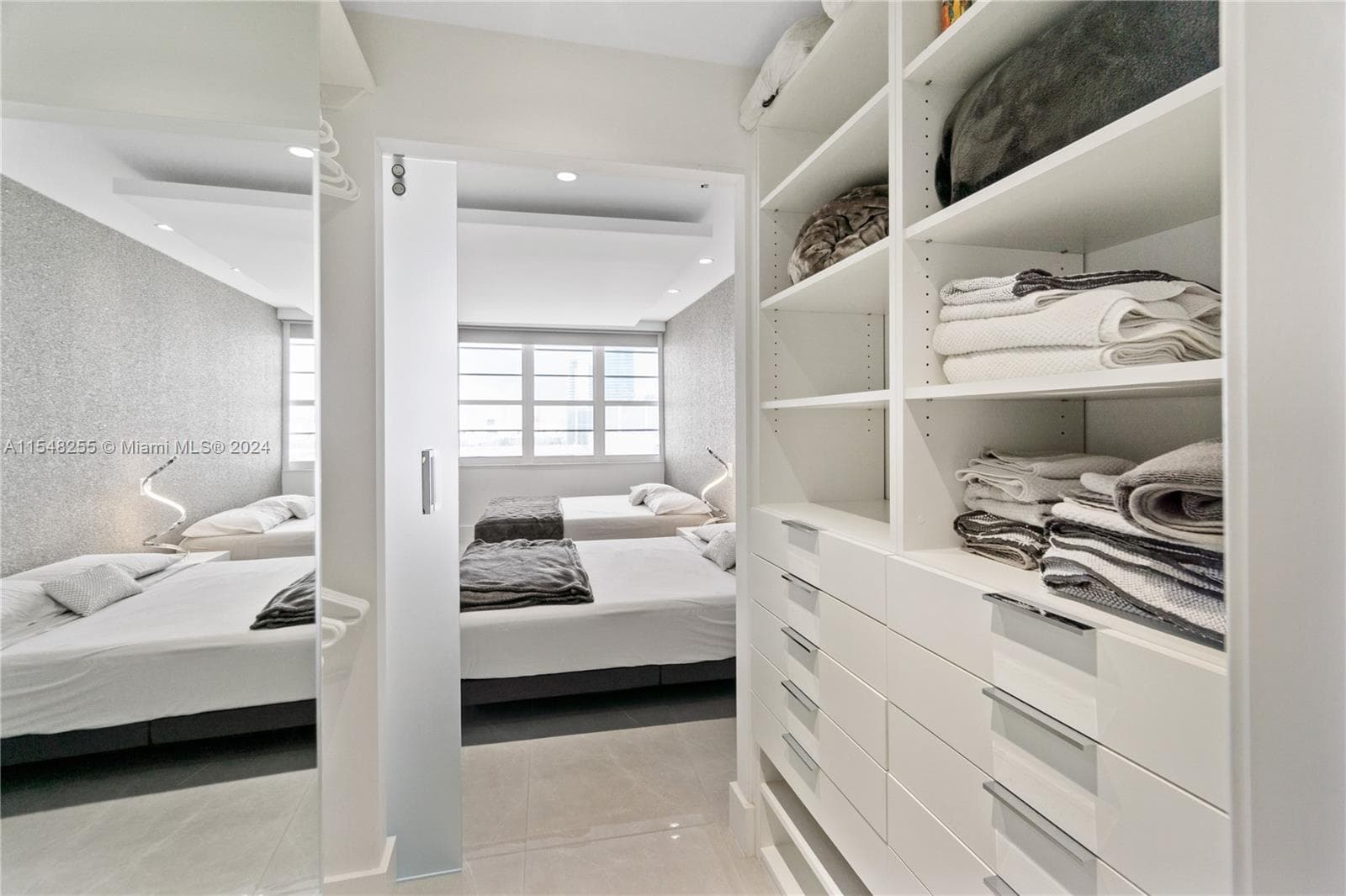 A11548255 — Miami Beach — 20