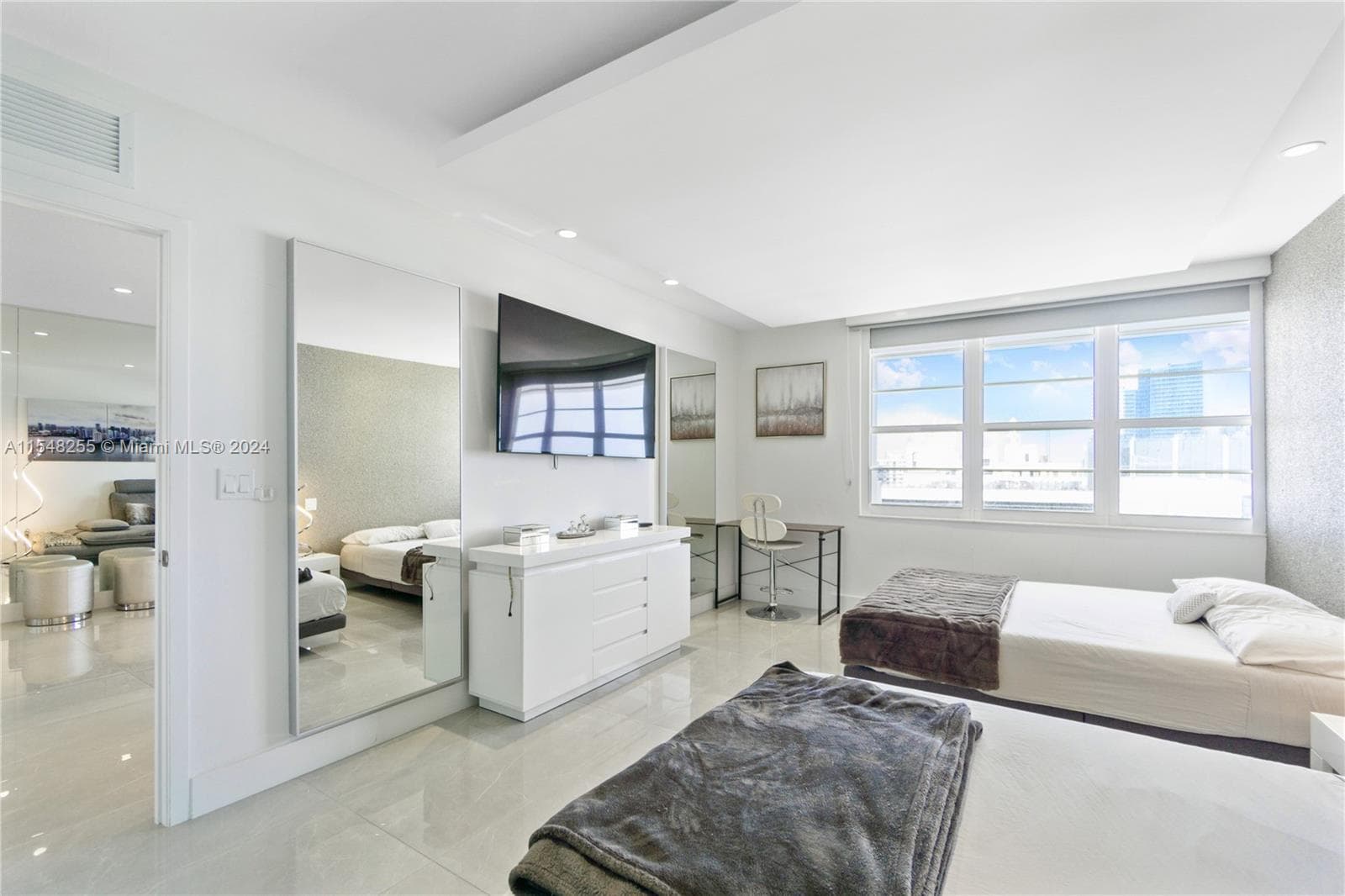 A11548255 — Miami Beach — 14
