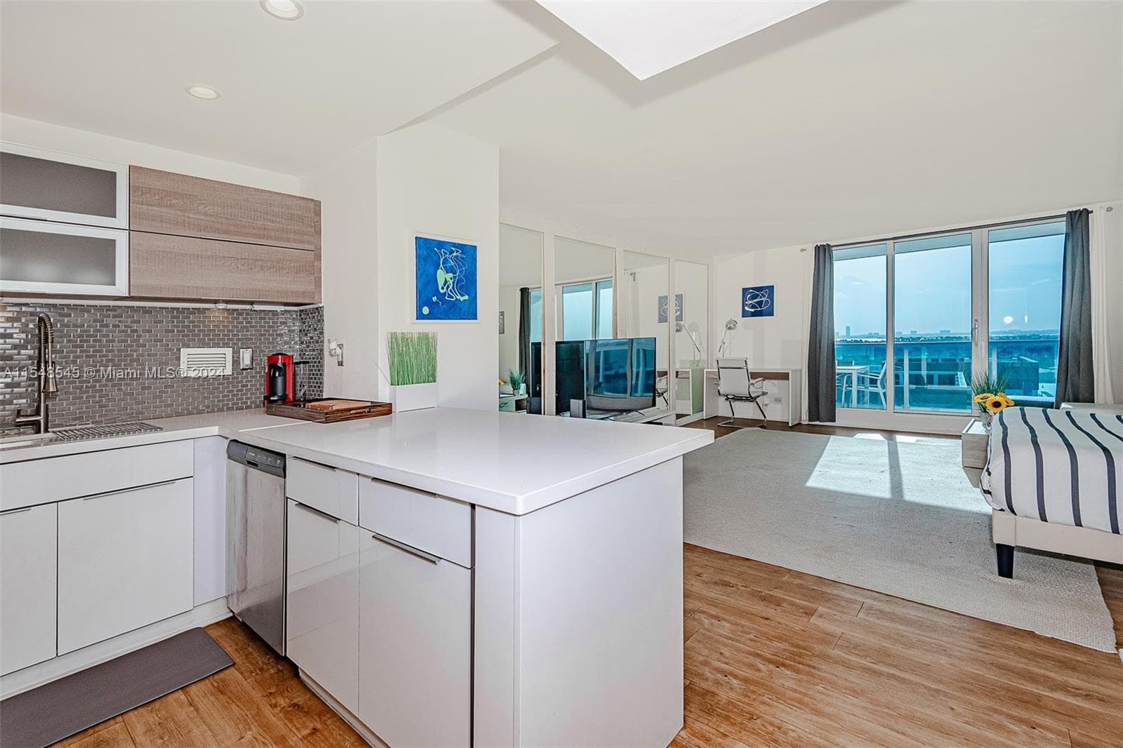 A11548545 — Miami Beach — 15