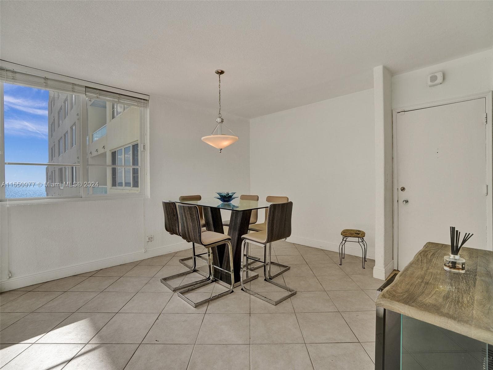 A11550977 — Miami Beach — 10