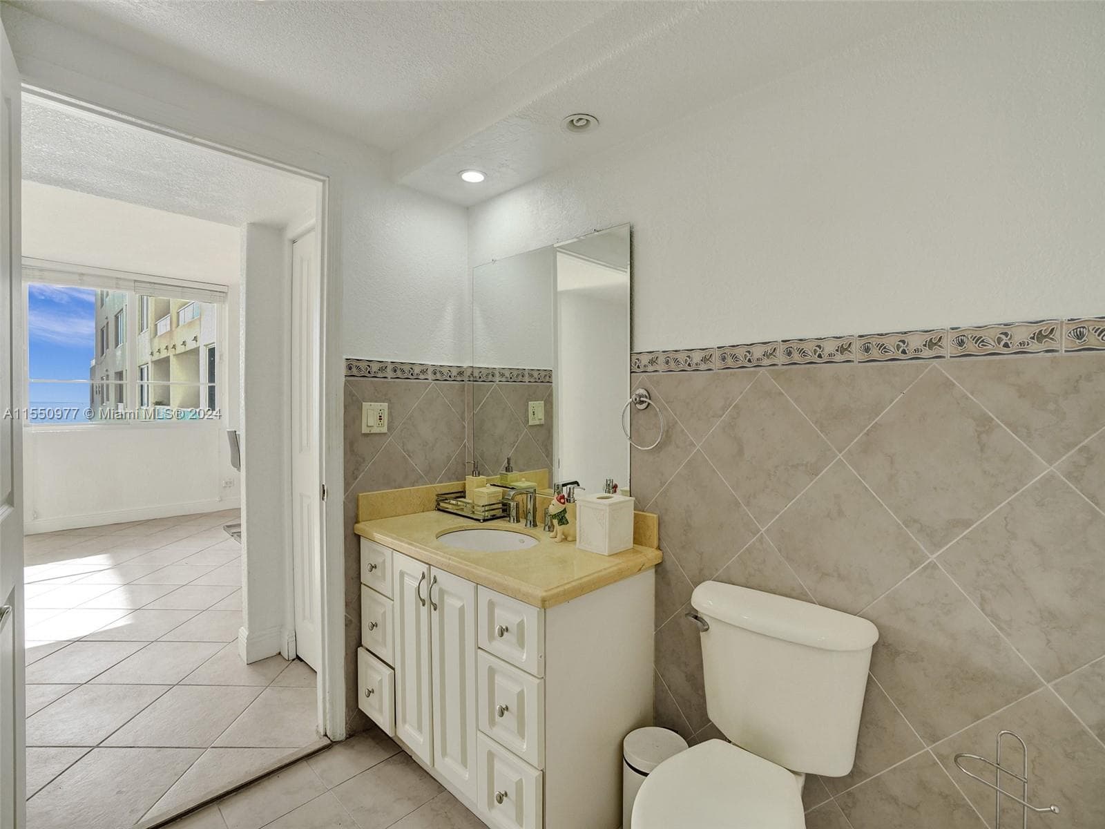 A11550977 — Miami Beach — 19