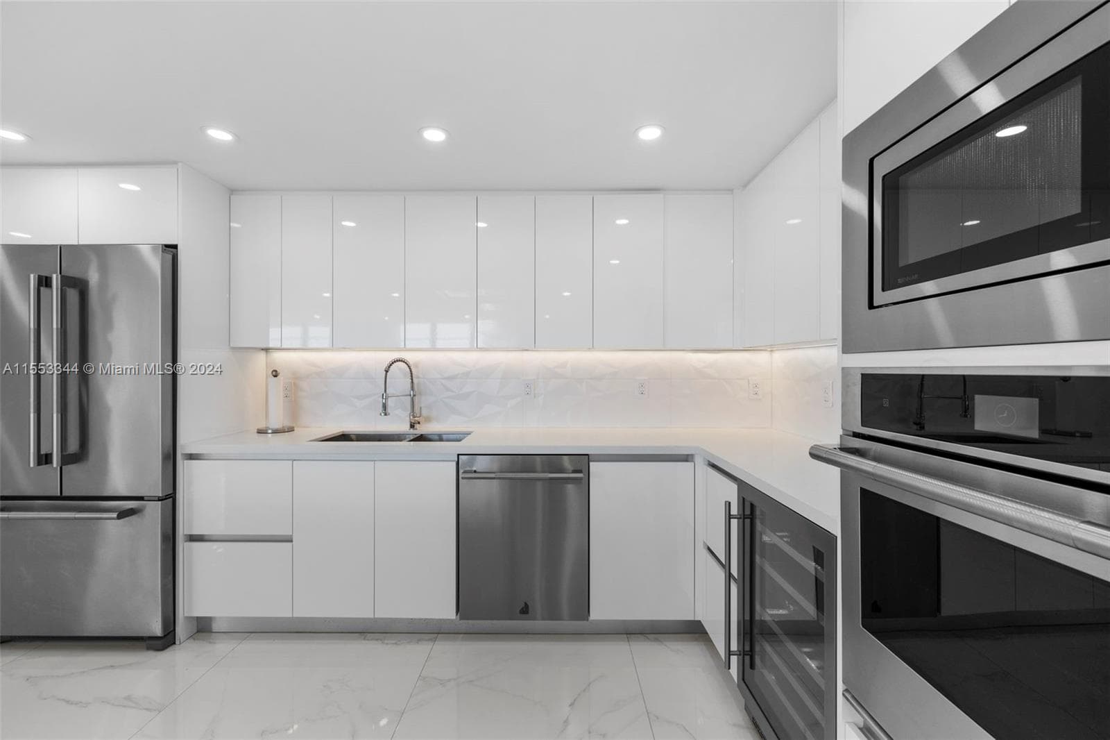 A11553344 — Miami Beach — 6