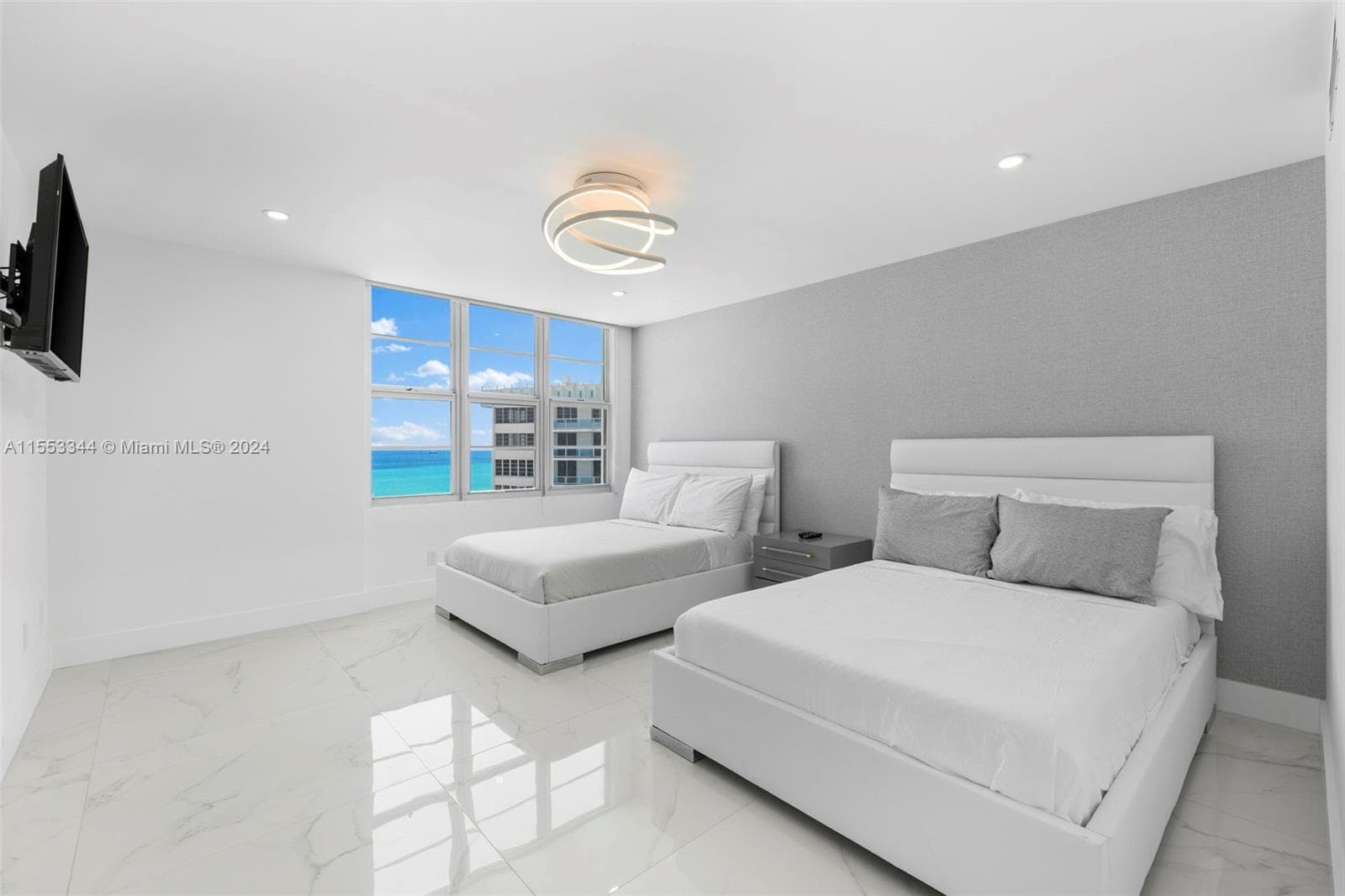 A11553344 — Miami Beach — 32