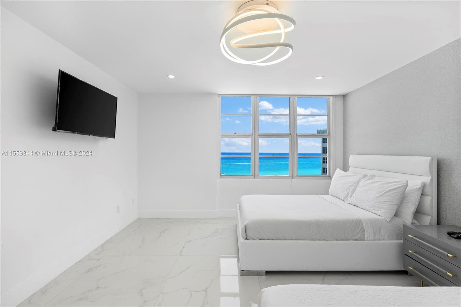 A11553344 — Miami Beach — 34