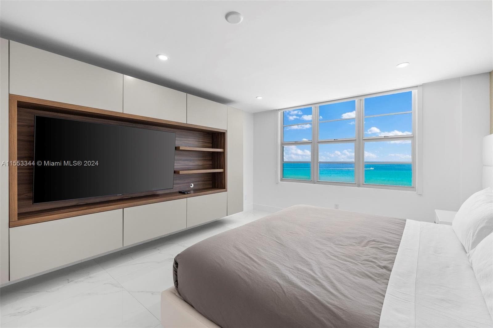 A11553344 — Miami Beach — 38
