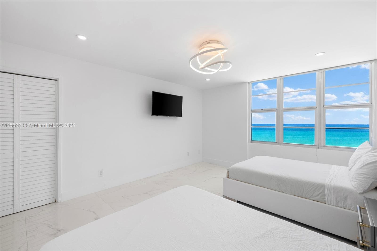 A11553344 — Miami Beach — 33