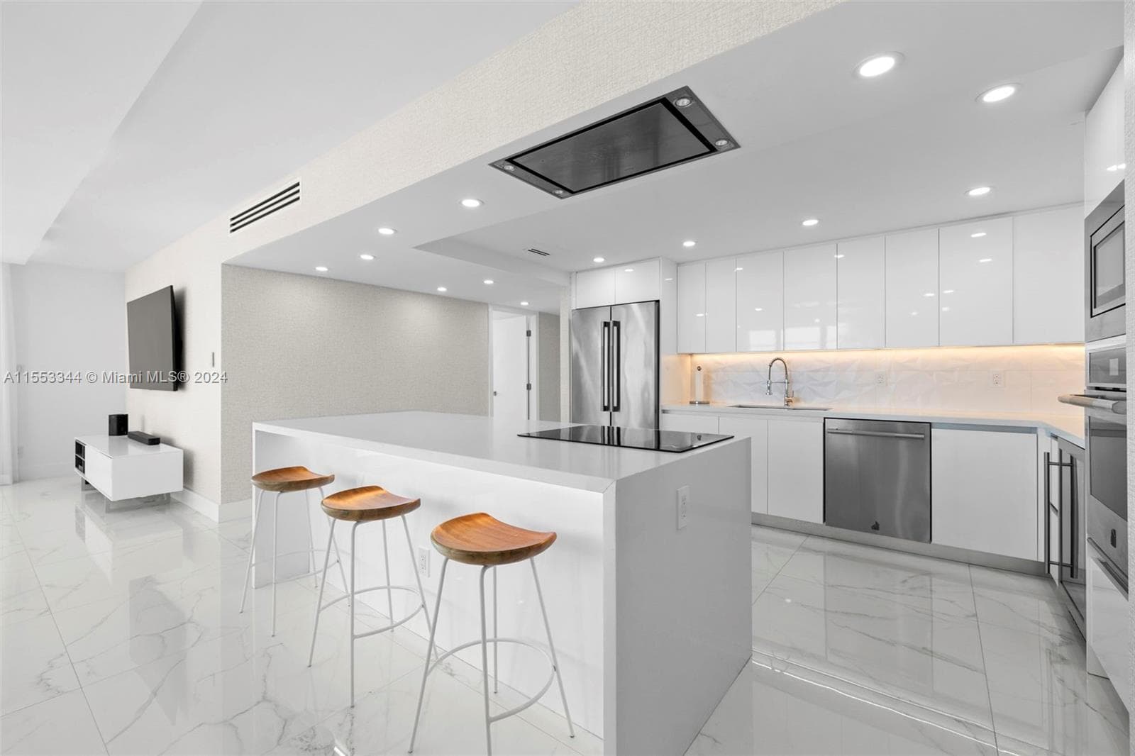 A11553344 — Miami Beach — 11