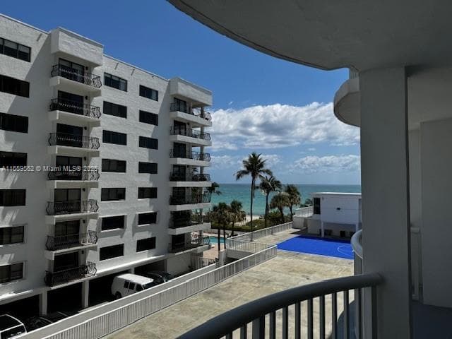 A11559552 — Miami Beach — 33