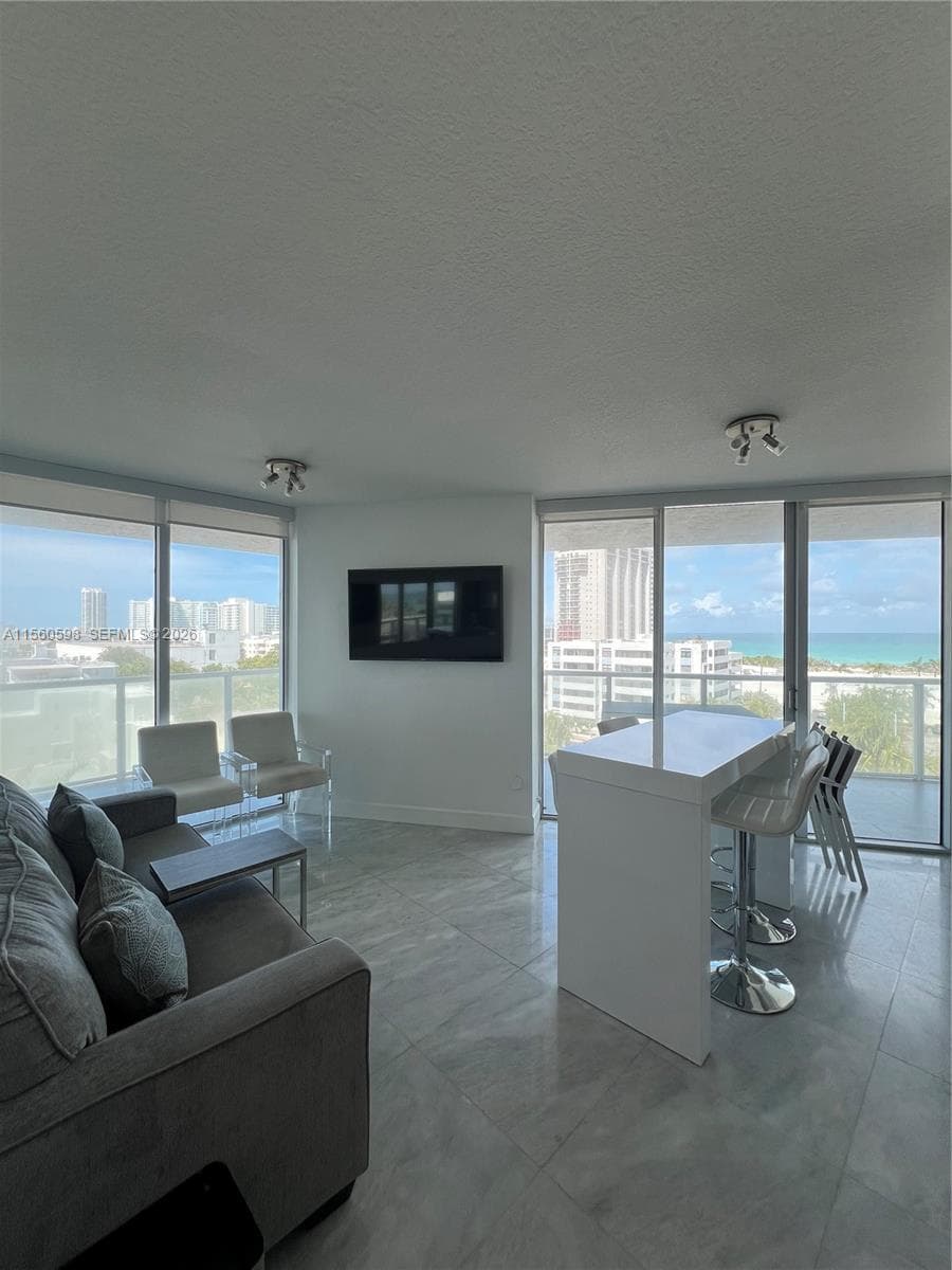 A11560598 — Miami Beach — 2