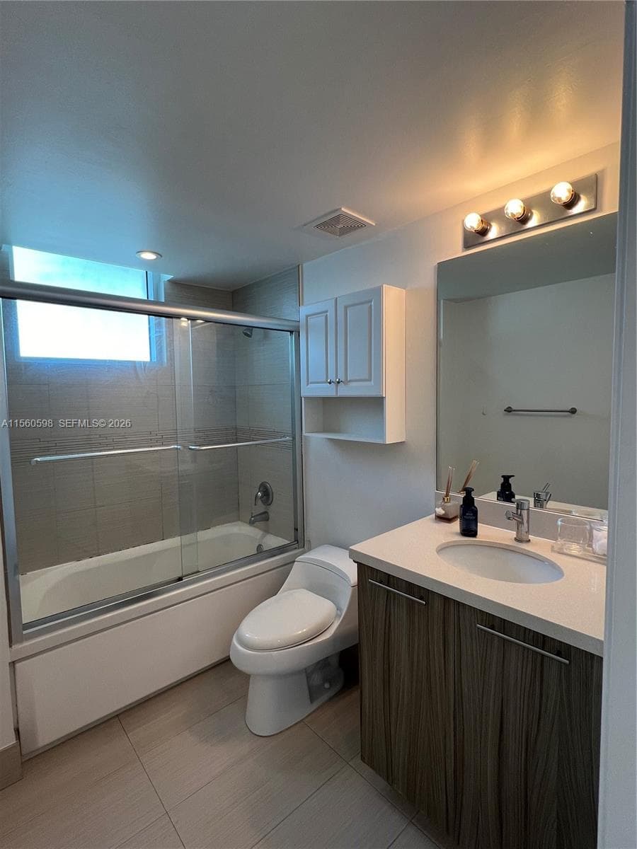 A11560598 — Miami Beach — 12