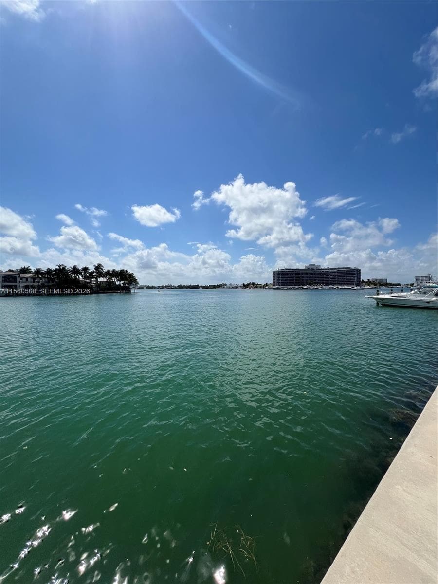 A11560598 — Miami Beach — 26