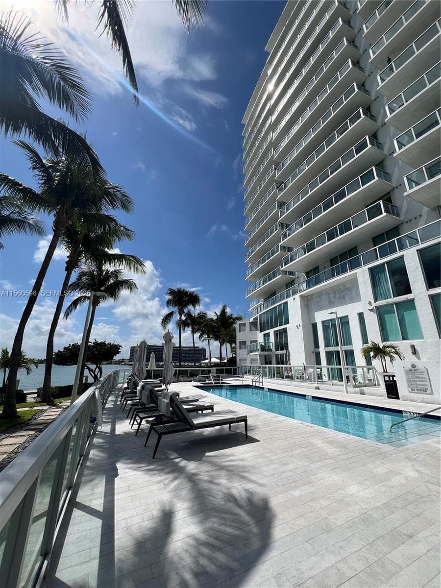 A11560598 — Miami Beach — 22
