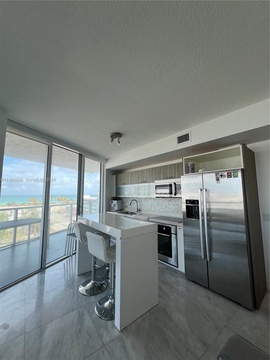 A11560598 — Miami Beach — 3