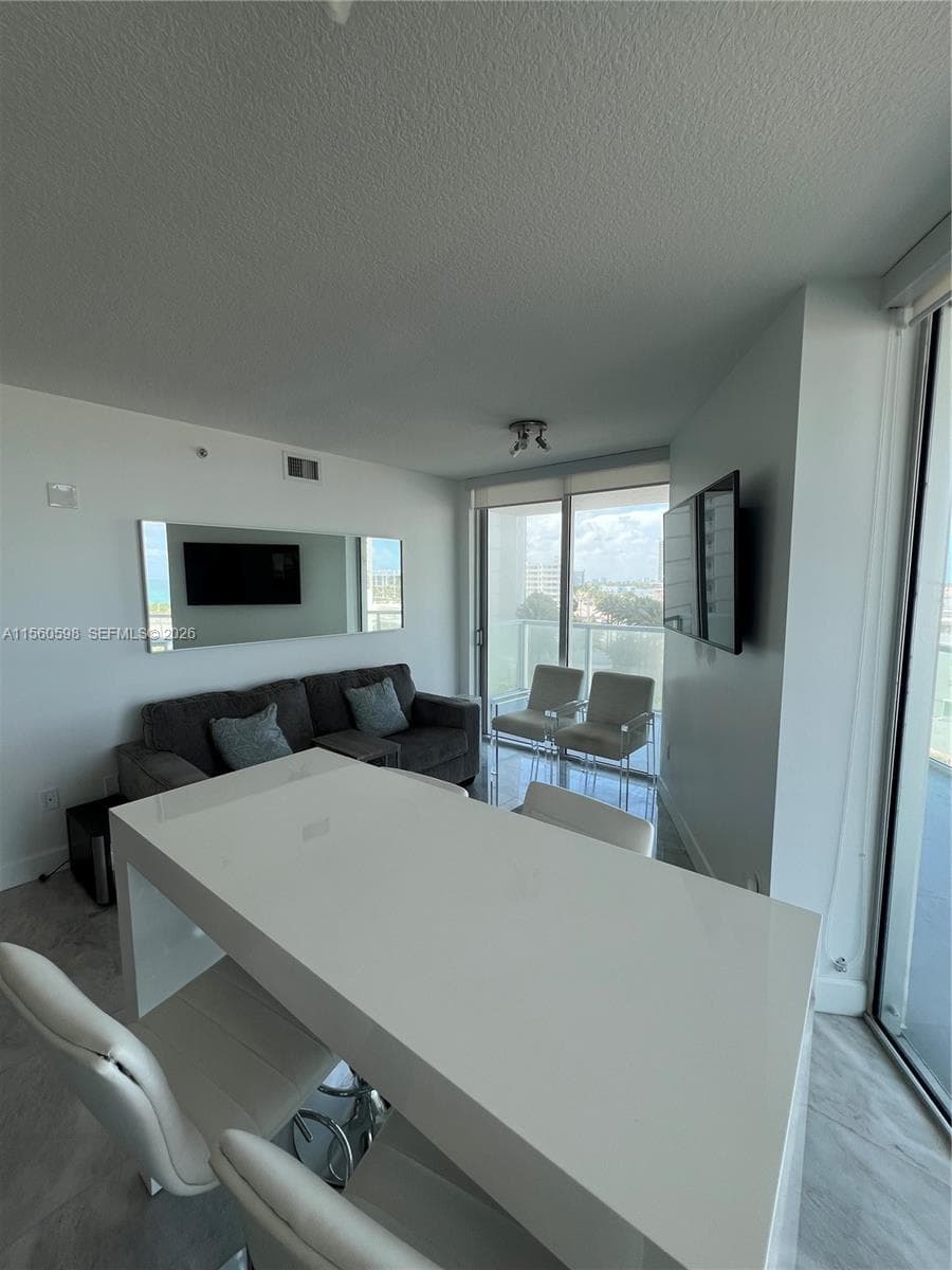 A11560598 — Miami Beach — 5
