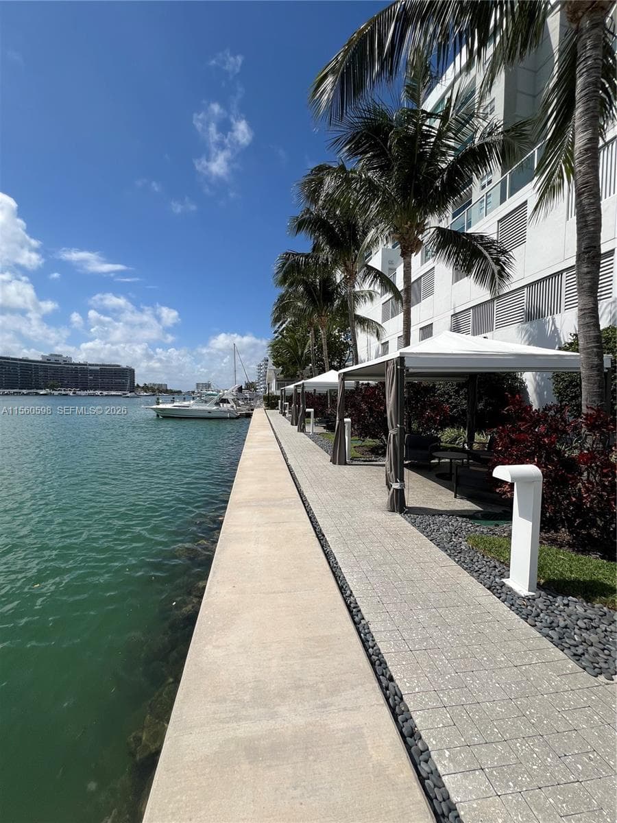 A11560598 — Miami Beach — 24